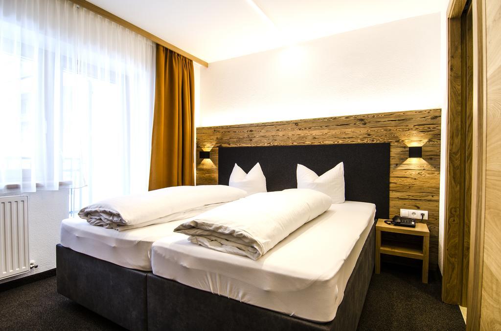 Hotel Garni Persutt อิสชเกิล ภายนอก รูปภาพ