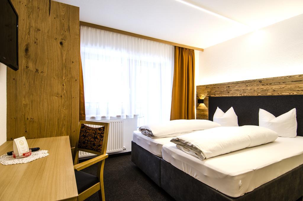 Hotel Garni Persutt อิสชเกิล ภายนอก รูปภาพ