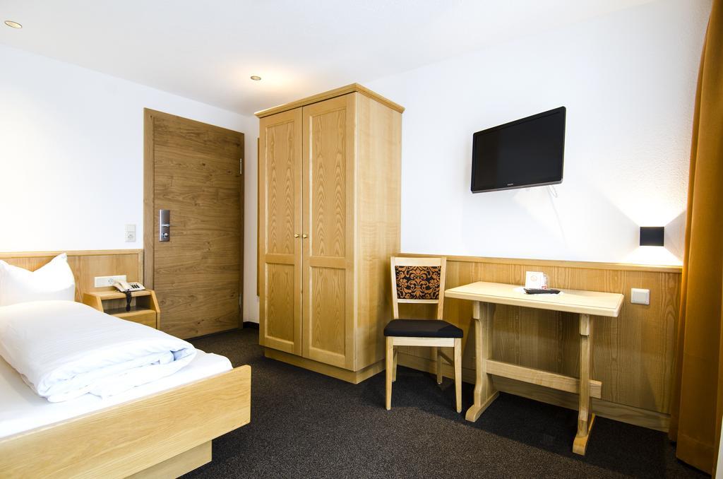 Hotel Garni Persutt อิสชเกิล ภายนอก รูปภาพ