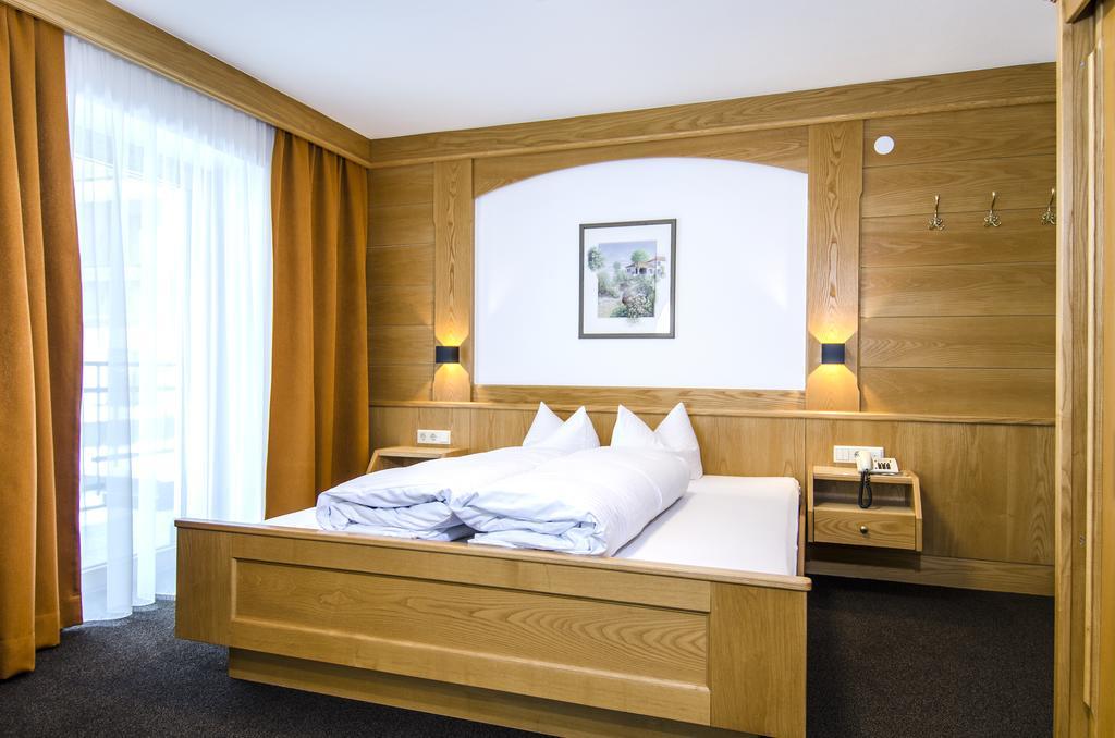 Hotel Garni Persutt อิสชเกิล ภายนอก รูปภาพ