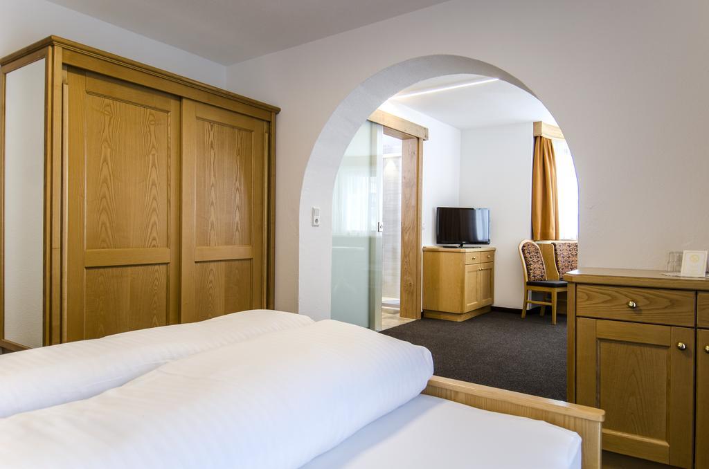 Hotel Garni Persutt อิสชเกิล ภายนอก รูปภาพ