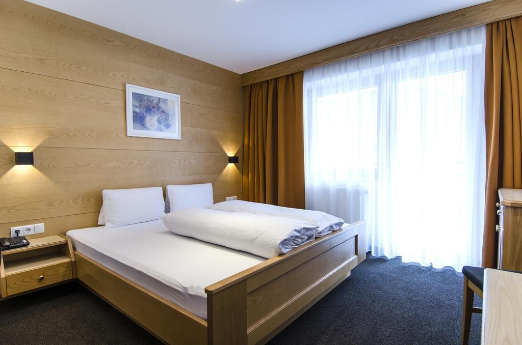 Hotel Garni Persutt อิสชเกิล ภายนอก รูปภาพ